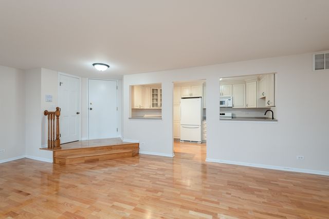1891 Fox Run Drive A1, Elk Grove Village, IL 60007