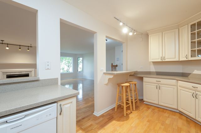 1891 Fox Run Drive A1, Elk Grove Village, IL 60007