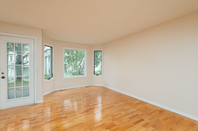 1891 Fox Run Drive A1, Elk Grove Village, IL 60007