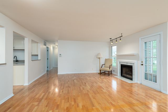 1891 Fox Run Drive A1, Elk Grove Village, IL 60007