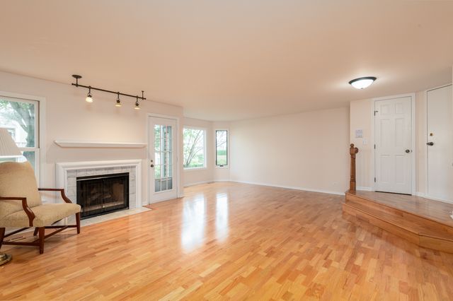 1891 Fox Run Drive A1, Elk Grove Village, IL 60007