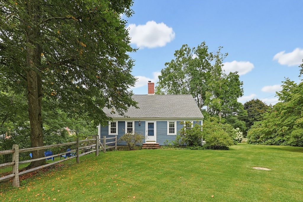 79 Mount Lebanon St, Pepperell, MA 01463