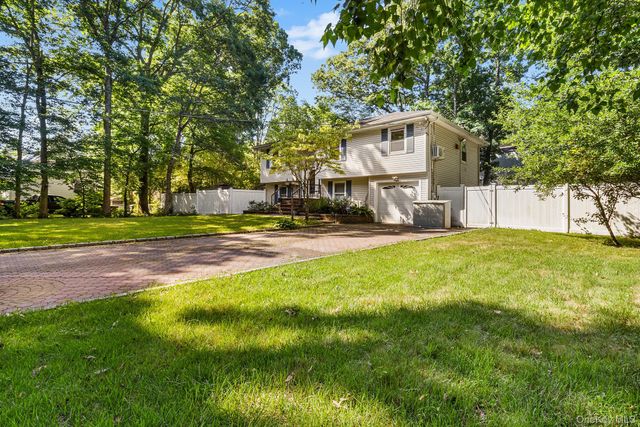 16 Obermueller Drive, Melville, NY 11747