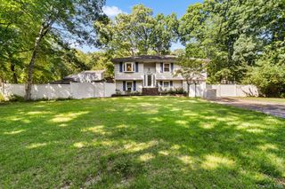 16 Obermueller Drive, Melville, NY 11747