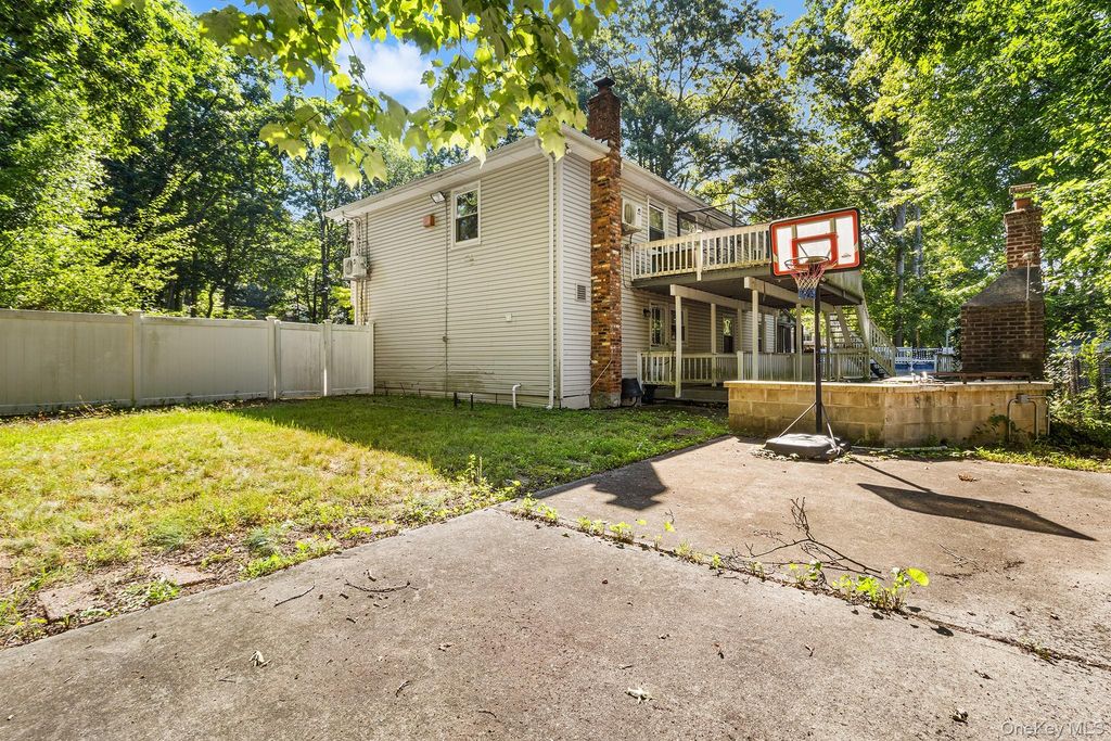 16 Obermueller Drive, Melville, NY 11747 — photo 4