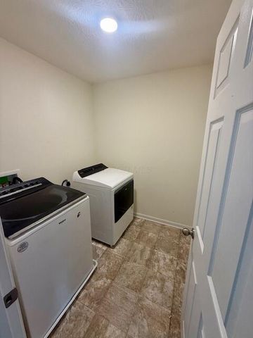 808 Saddle Avenue, Pataskala, OH 43062