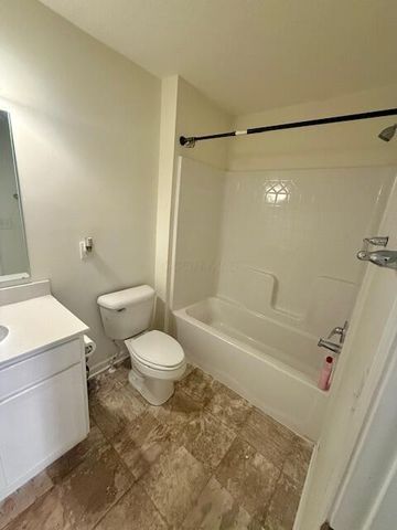 808 Saddle Avenue, Pataskala, OH 43062