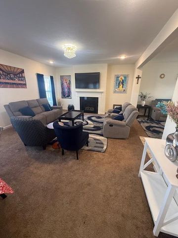 808 Saddle Avenue, Pataskala, OH 43062