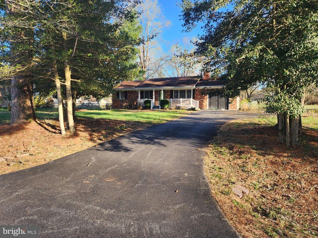 Image 2 of property listing at 9613 ORIOLE LN, Bel Alton, MD 20611