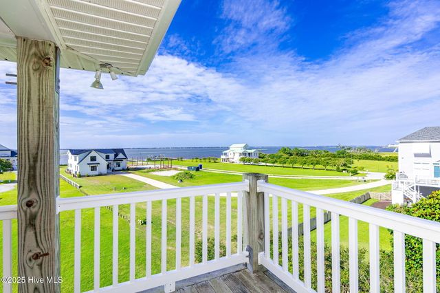 516 Blue Heron Drive, Newport, NC 28570