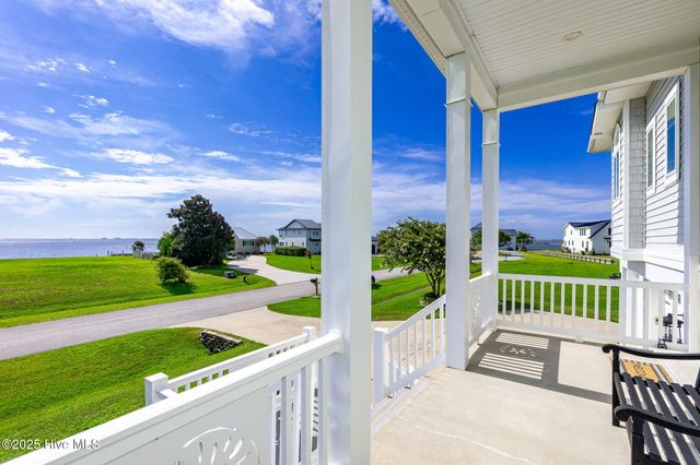 516 Blue Heron Drive, Newport, NC 28570