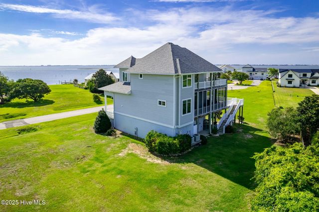 516 Blue Heron Drive, Newport, NC 28570
