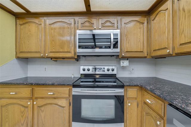 11784 Woodland Hill Drive, Choctaw, OK 73020