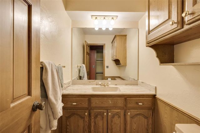 11784 Woodland Hill Drive, Choctaw, OK 73020