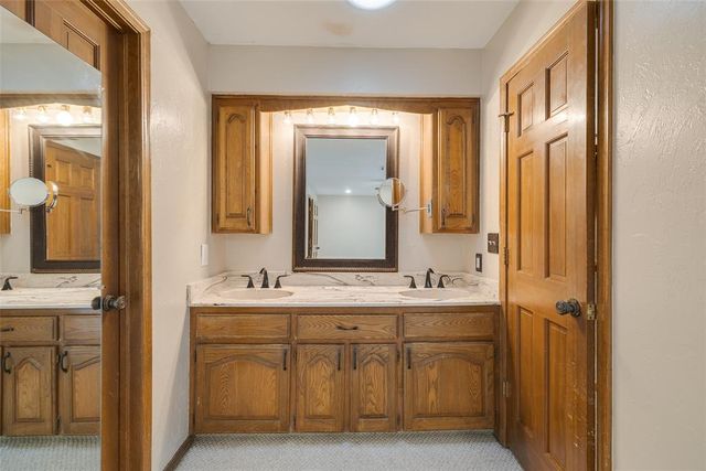11784 Woodland Hill Drive, Choctaw, OK 73020