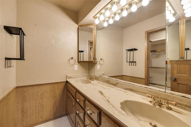 11784 Woodland Hill Drive, Choctaw, OK 73020