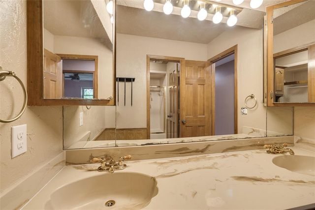 11784 Woodland Hill Drive, Choctaw, OK 73020