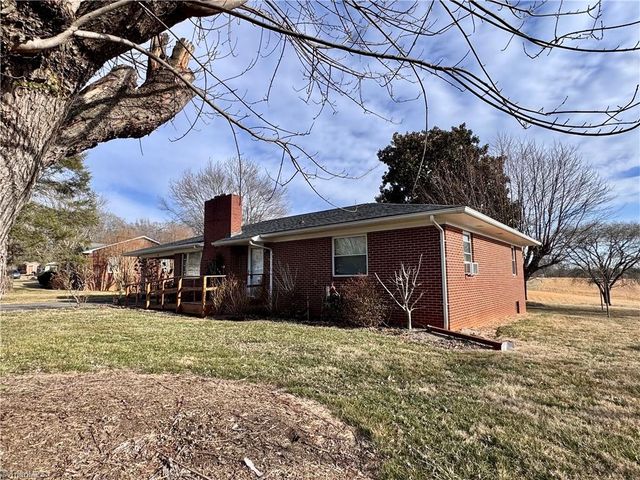 311 James Street, Dobson, NC 27017