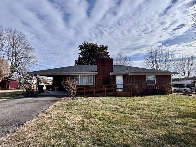 311 James Street, Dobson, NC 27017