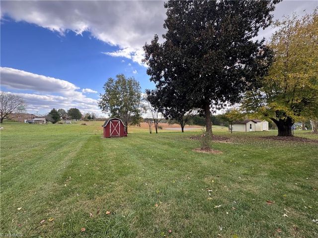 311 James Street, Dobson, NC 27017