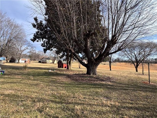 311 James Street, Dobson, NC 27017