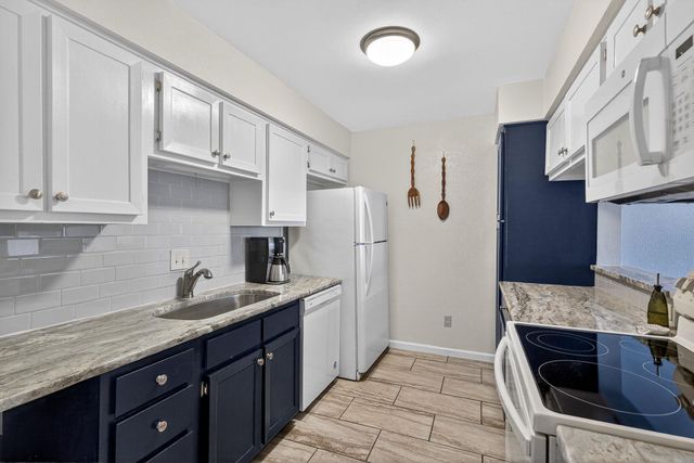 400 Hi There 104, Horseshoe Bay, TX 78657