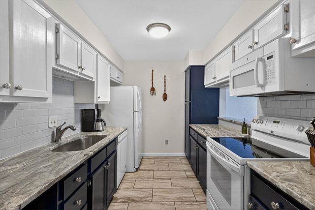 400 Hi There 104, Horseshoe Bay, TX 78657