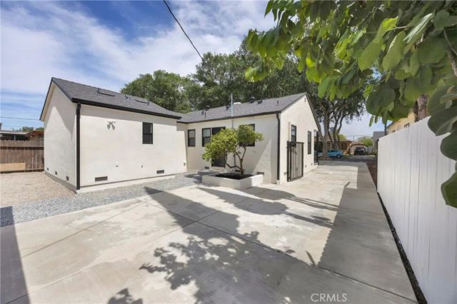 6327 California Avenue, Long Beach, CA 90805