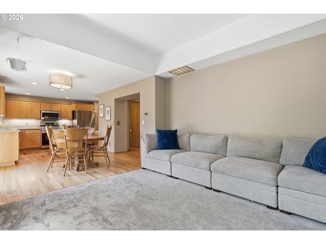 14884 Se STANHOPE Rd, Clackamas, OR 97015