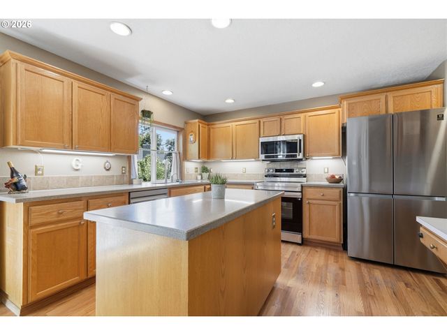 14884 Se STANHOPE Rd, Clackamas, OR 97015