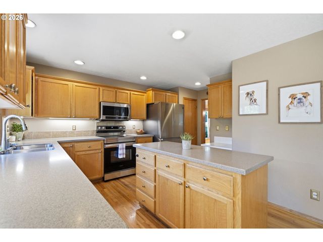 14884 Se STANHOPE Rd, Clackamas, OR 97015