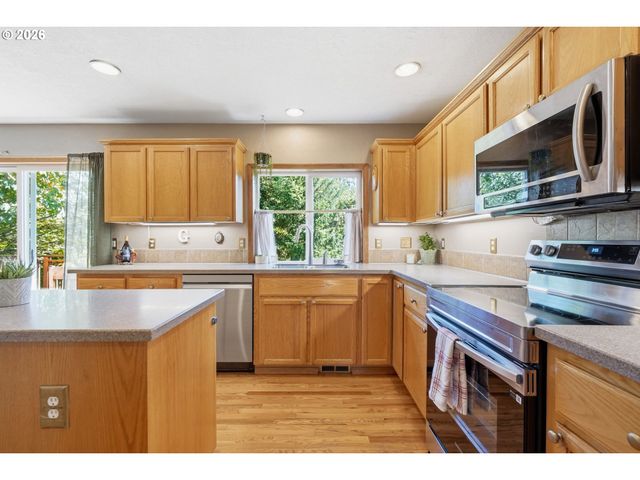14884 Se STANHOPE Rd, Clackamas, OR 97015