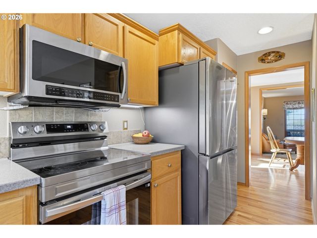 14884 Se STANHOPE Rd, Clackamas, OR 97015