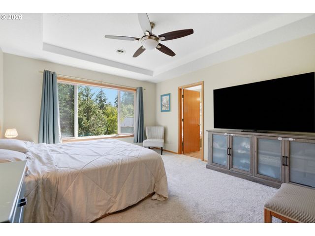14884 Se STANHOPE Rd, Clackamas, OR 97015