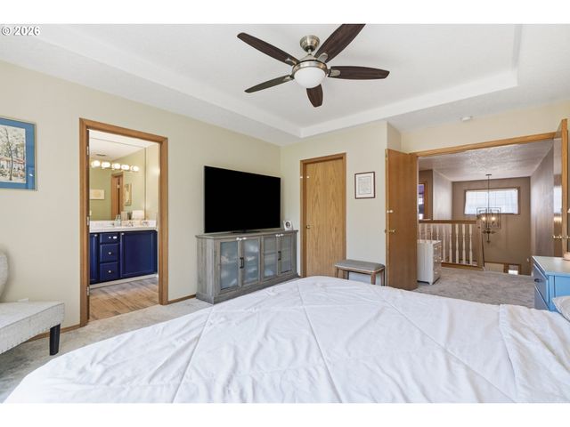 14884 Se STANHOPE Rd, Clackamas, OR 97015