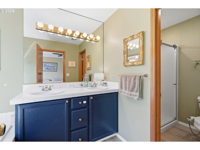 14884 Se STANHOPE Rd, Clackamas, OR 97015