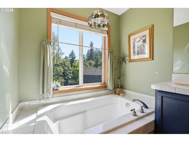 14884 Se STANHOPE Rd, Clackamas, OR 97015
