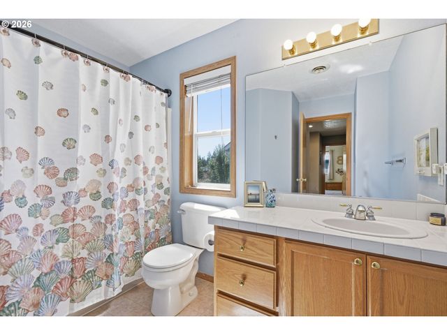 14884 Se STANHOPE Rd, Clackamas, OR 97015