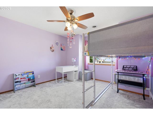 14884 Se STANHOPE Rd, Clackamas, OR 97015