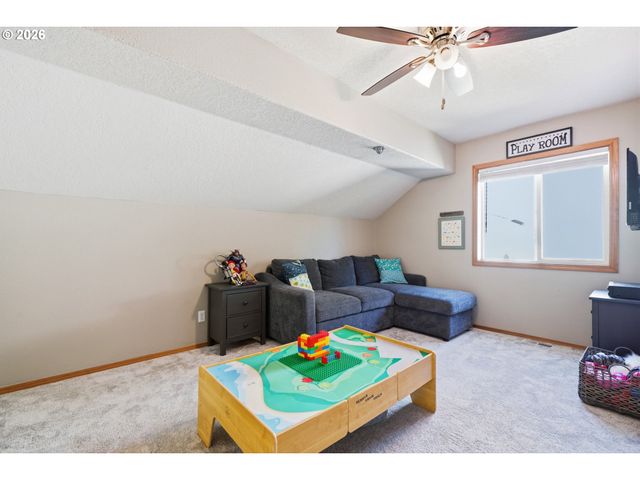 14884 Se STANHOPE Rd, Clackamas, OR 97015