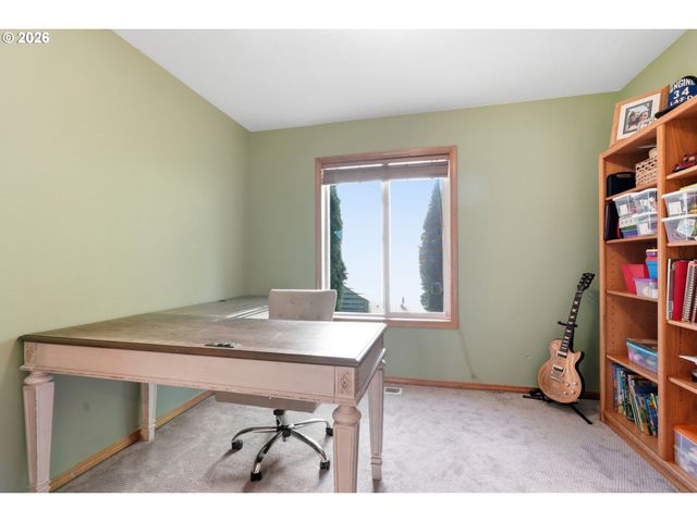 14884 Se STANHOPE Rd, Clackamas, OR 97015