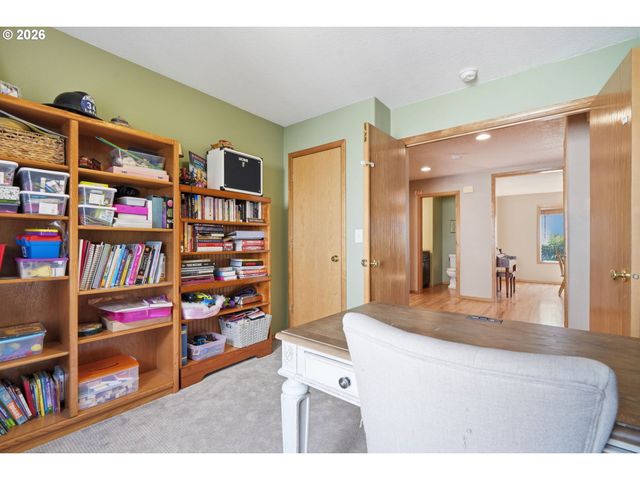 14884 Se STANHOPE Rd, Clackamas, OR 97015
