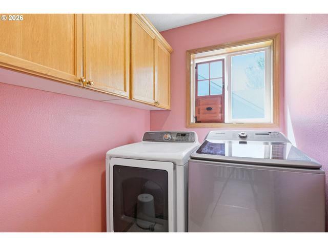 14884 Se STANHOPE Rd, Clackamas, OR 97015