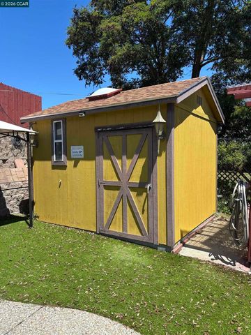 694 Renfrew Rd, El Sobrante, CA 94803