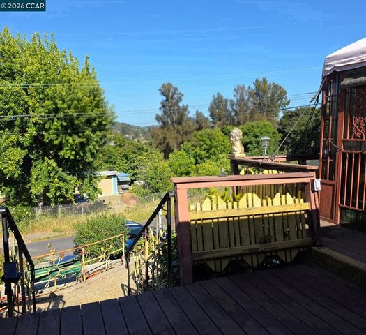 694 Renfrew Rd, El Sobrante, CA 94803