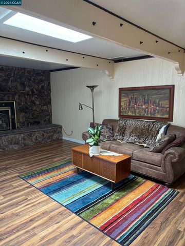 694 Renfrew Rd, El Sobrante, CA 94803