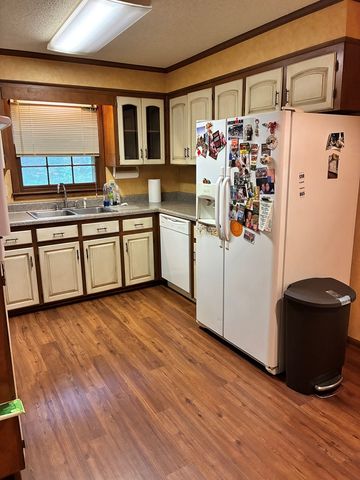 1304 Burbank St., Dothan, AL 36303