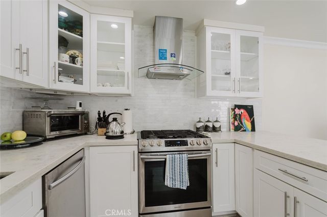 14232 Hart, Van Nuys, CA 91405