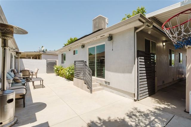 14232 Hart, Van Nuys, CA 91405