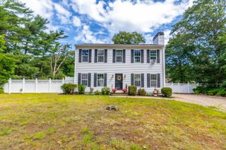 8 Hampden Road, Teaticket, MA 02536